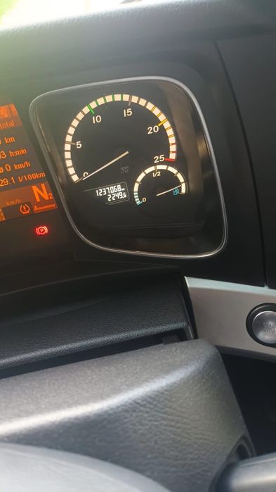 Vendo Mercedes Actros 1845+jogo adicional de pneus (extra).