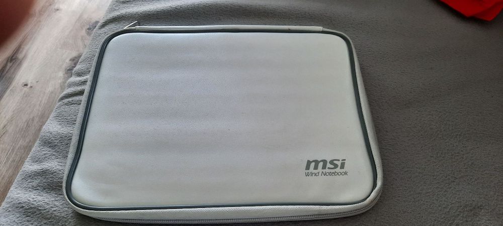 Sprzedam etui na tableta , małego laptopa itp.