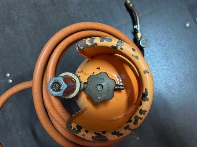 Maçarico com Garrafa portátil , capacidade 5,9 kg