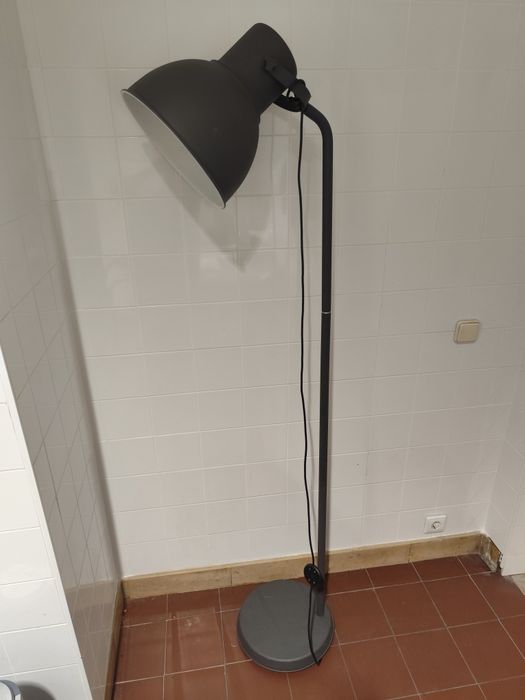 Candeeiro de Pé cinzento