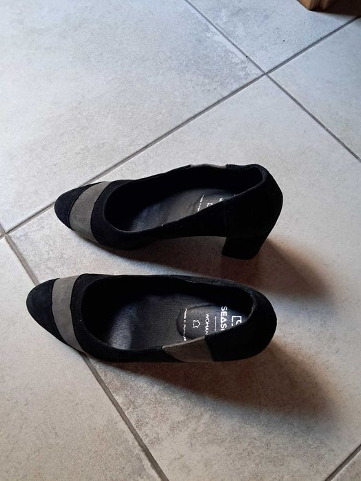 Sapatos salto alto de senhora