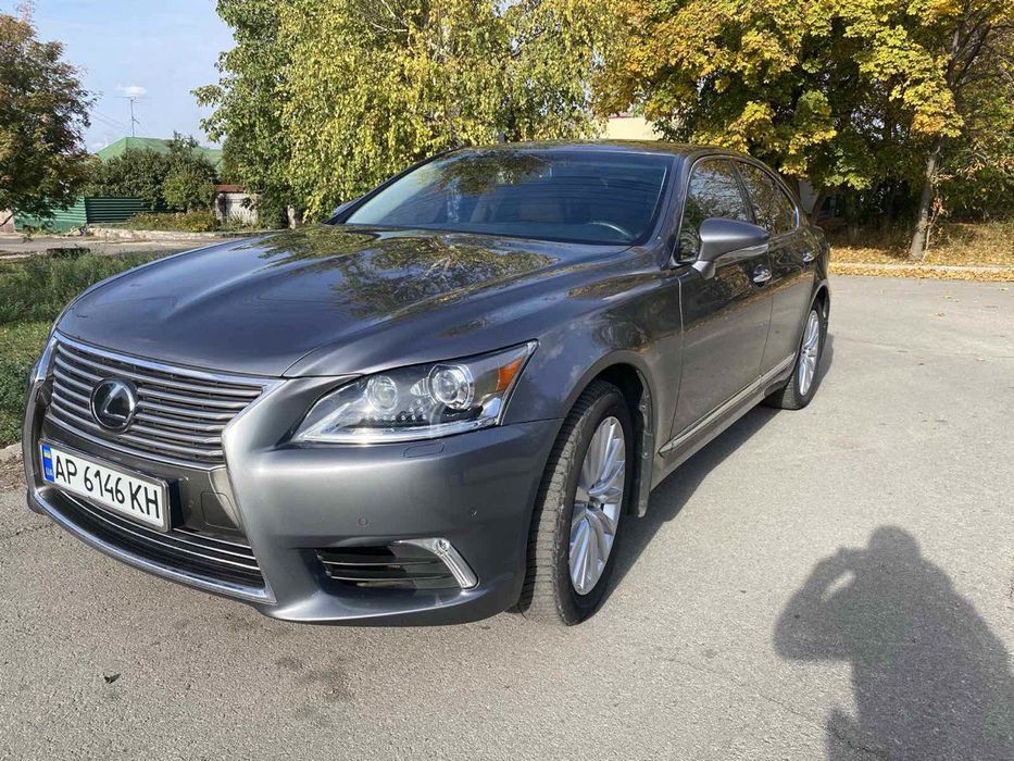 Автомобиль Lexus LS 460