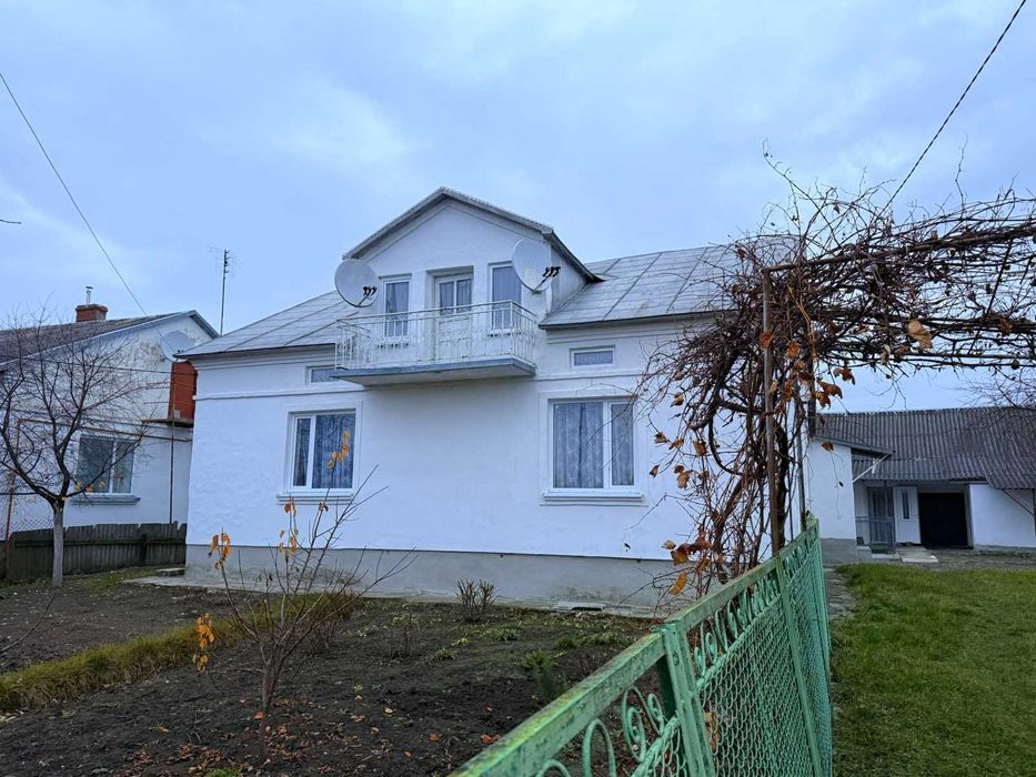 Половина будинку та земельна ділянка 16 сот., с. Батятичі