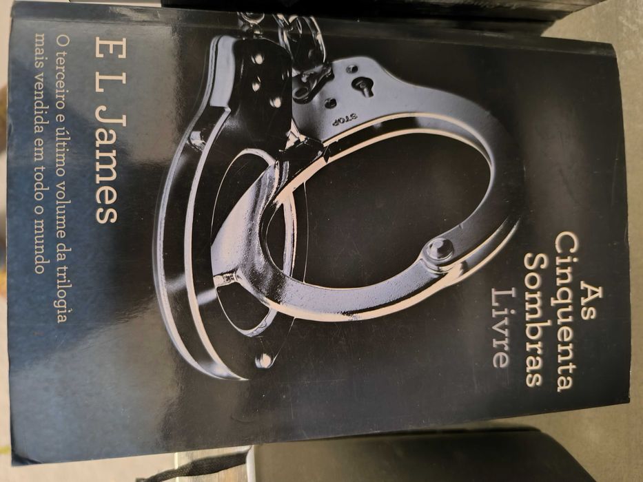 Livro “As Cinquenta Sombras Mais Escuras” – E. L. James (vol. III)