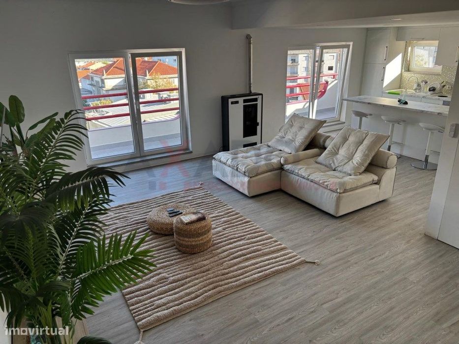 T1 + 1 Duplex Remodelado e Mobilado no Centro de Seia - Último Anda... — Seia, São Romão E Lapa Dos Dinheiros, Guarda