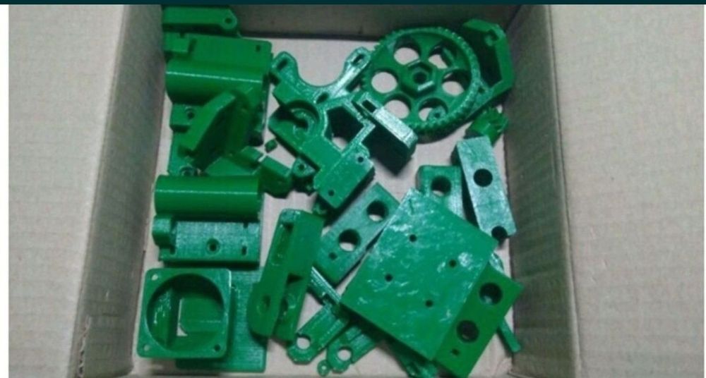 Plastikowe elementy z drukarki 3D