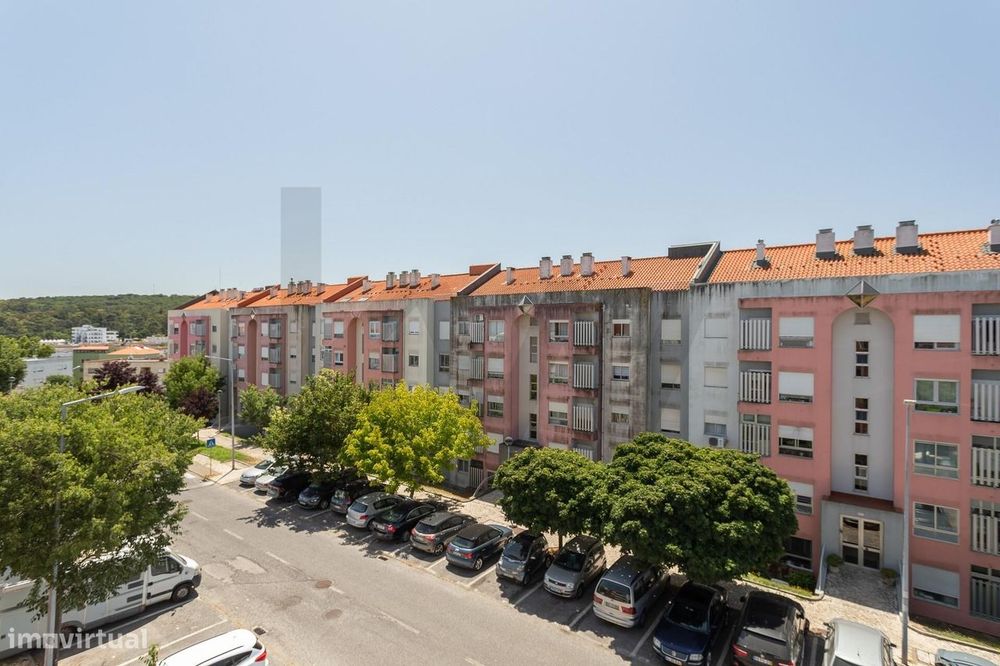 T3 com Varanda e Excelente Luminosidade | Amadora