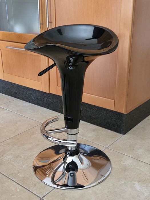 Banco Alto de Bar Regulável – Preto Brilhante – Excelente Estado