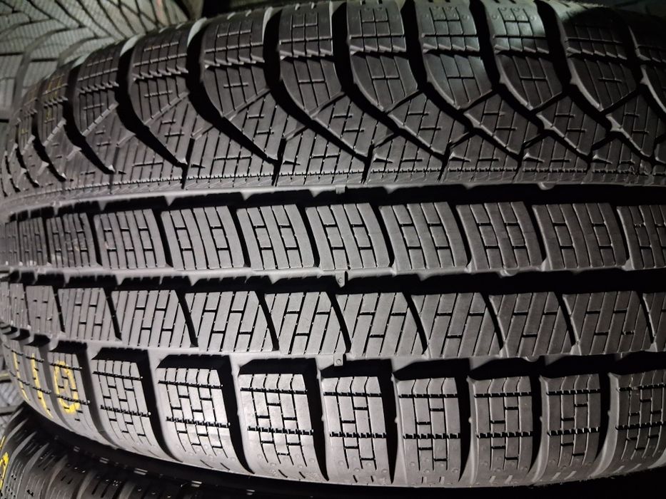 245/40 19 Pirelli Pzero WINTER шини б/у зима КОМПЛЕКТ