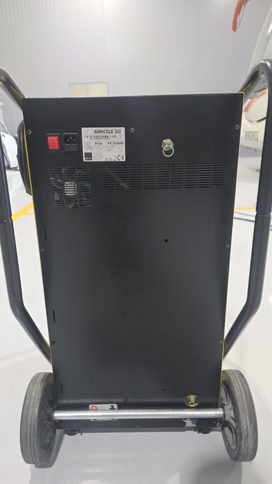 Vendo maquina carregamento  de AC para oesadis e ligeiros em estado novo. Tem 1 ano de uso.