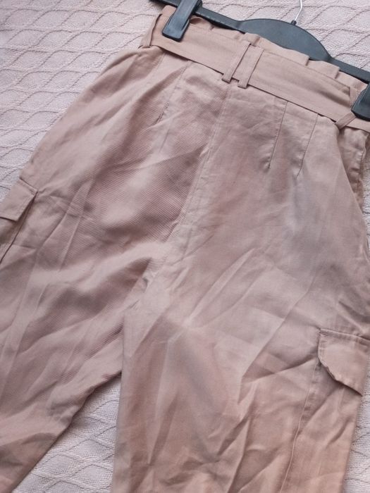 Karmelowe spodnie H&M z talią paper bag 36r
