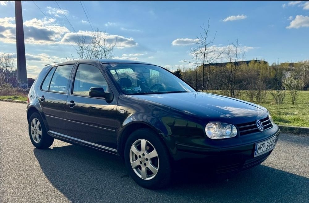 Volkswagen Golf 1,4 бензин 2003 рік