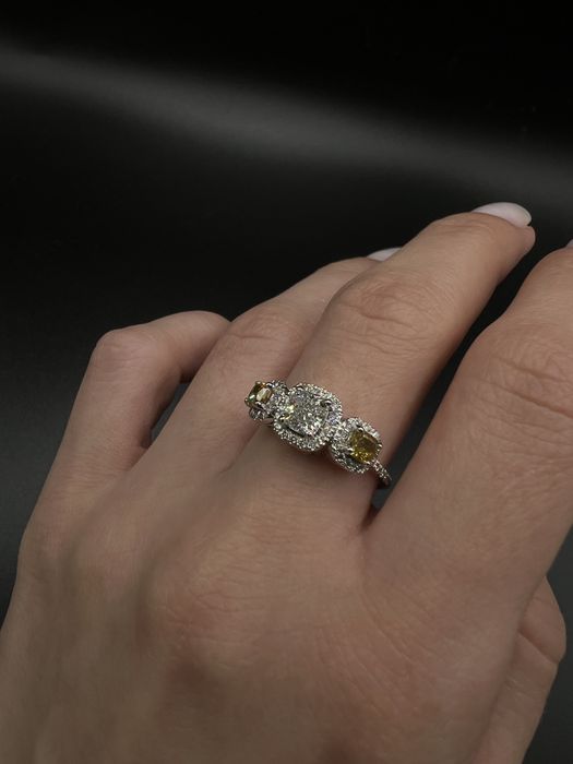 Pierścionek złoty z brylantami 1,21 ct CUSHION SHAPE