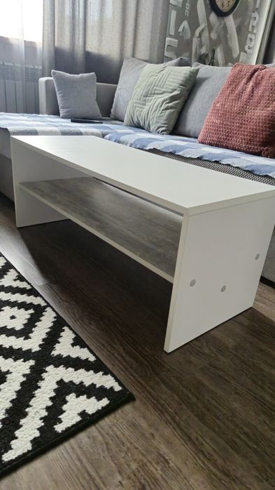 Прикроватный столик