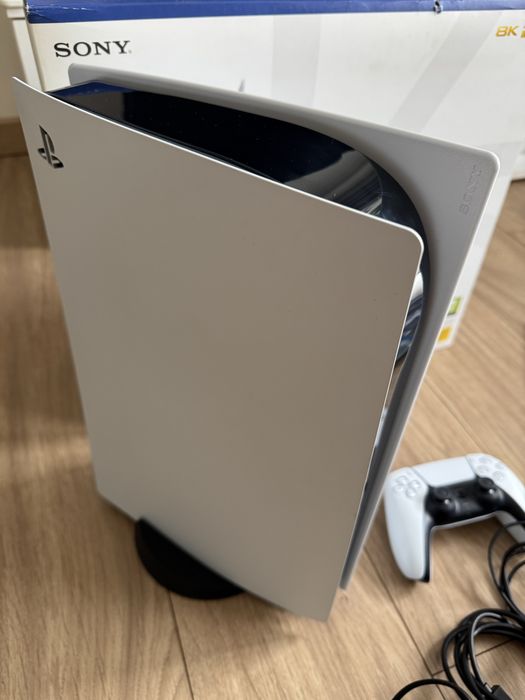 PlayStation 5 PS5 + 2 Pady + 6 gier