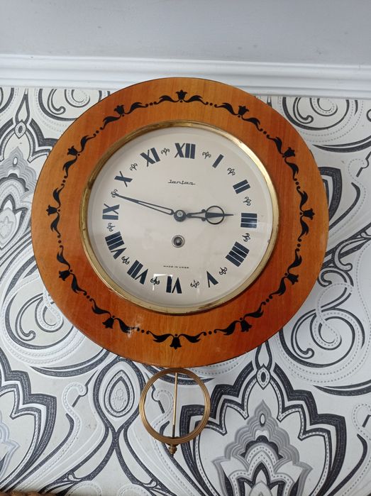 Продам годинник миханічний.