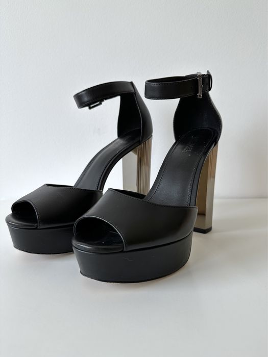 Sandalhas salto em bloco Michael Kors em couro