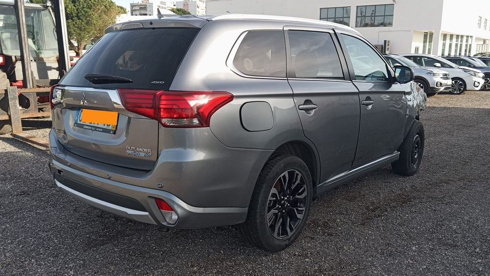 Mitsubishi Outlander 2.4 PHVI Híbrido Elétrico