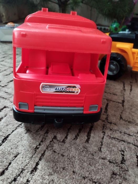 Машина самоскид.