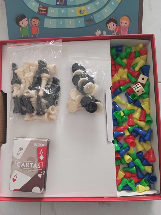 Caixa com 50 jogos novo