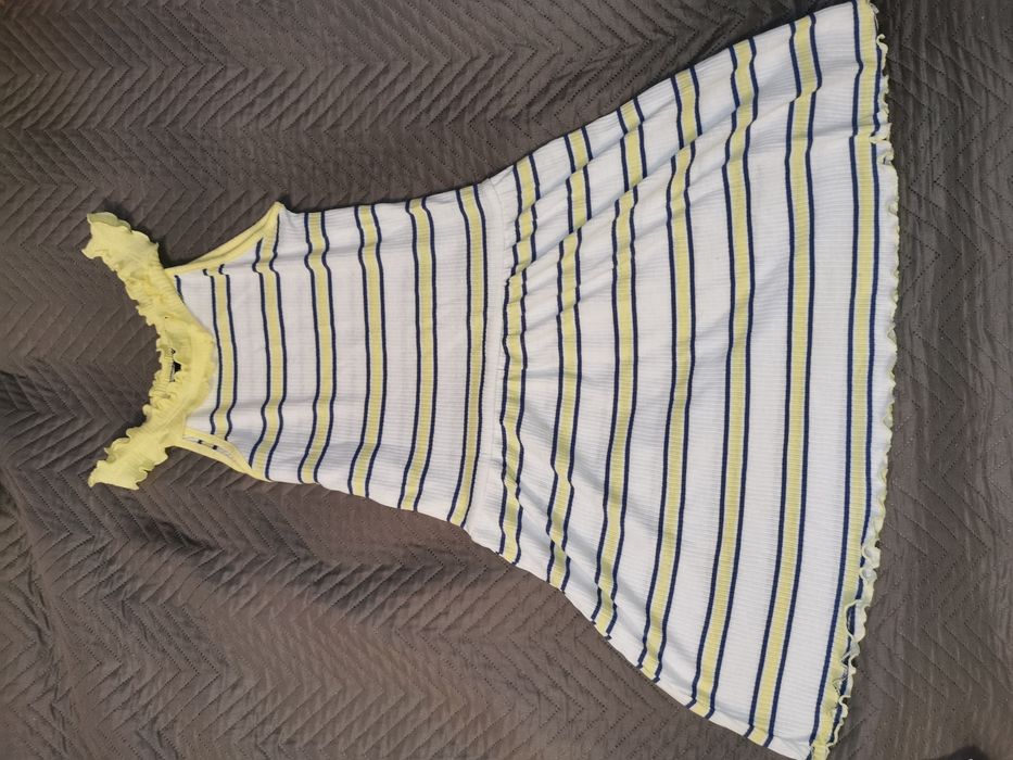 Sweter r128.,sukienka nowa gratis.