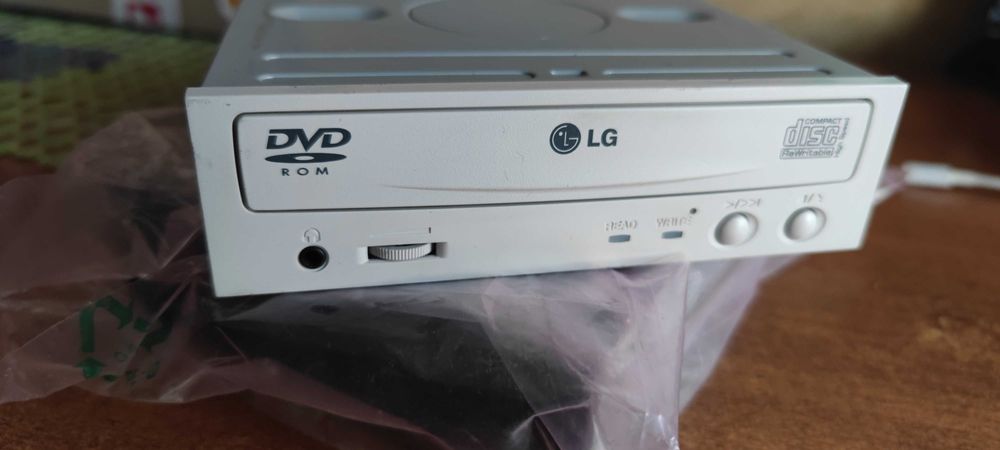 Стабилизаторы напряжения, блок питания