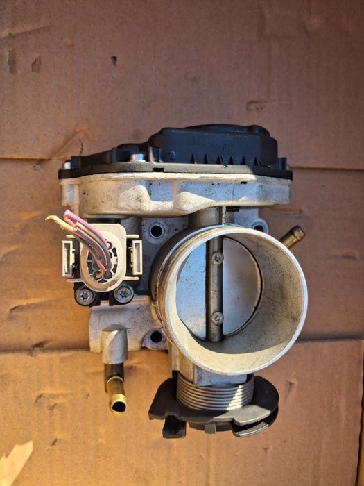 Przepustnica GOLF 4 , stan bdb