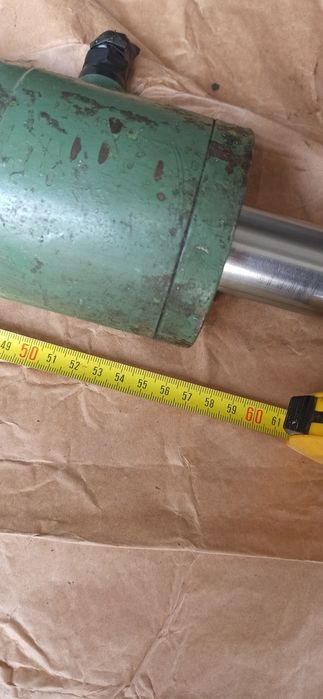 Grupo hidráulico com cilindro e válvula manual