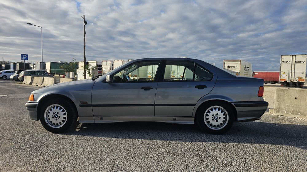 BMW E36 318is - Sedan — photo 2