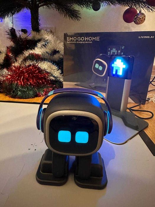 Emo go home. Робот с искусственным интелектом