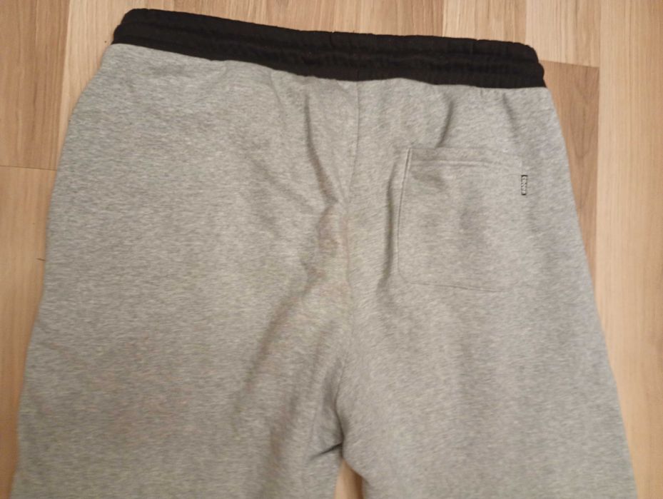 Spodnie dresowe Cropp rozmiar XL