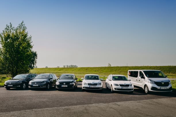 Wypożyczalnia samochodów osobowych wynajem busów busa 9 osobowego