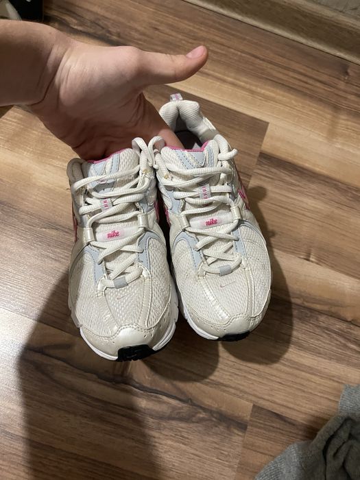 Продам жіночі кросівки nike