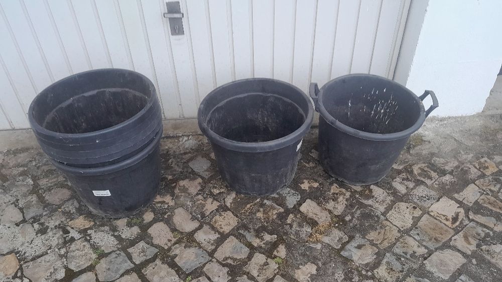 Baldes ou vasos plástico
