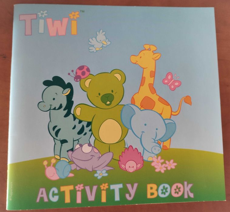 Tupperware Eco Garrafa + Livro de actividades Tiwi