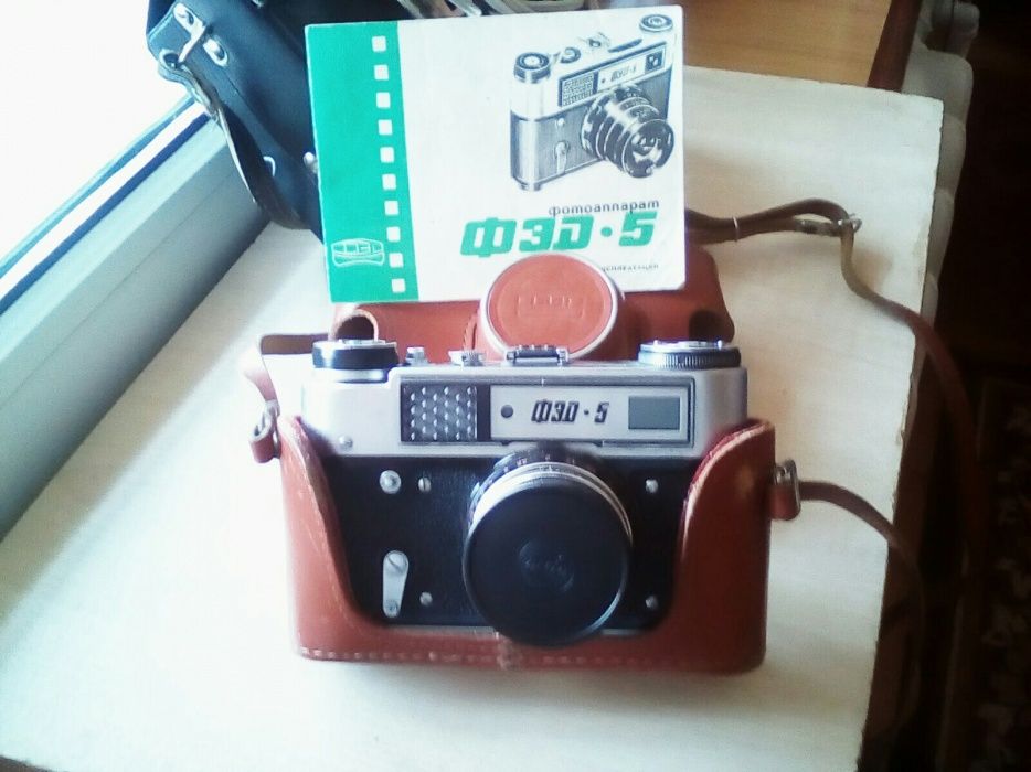 Фотоаппарат ФЭД -- 5 + вспышка "Чайка".