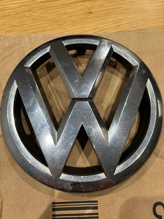 Emblemat przedni Passat B7