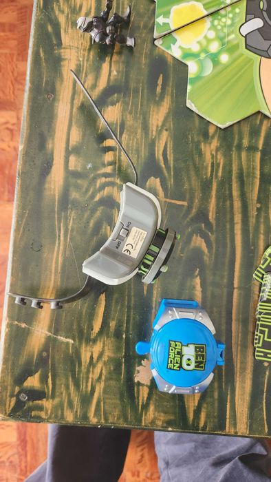 Jogo Ben10 com relógio Omnitrix – usado, sem caixa