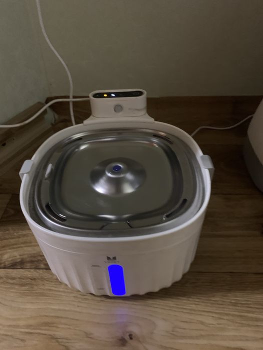 Продам поілка фонтанчик , для котиків чи собачок , в робочому стані ,