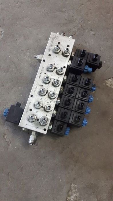 Blok zaworowy rozdzielacz KOMBAJN FENDT 6335C 15r