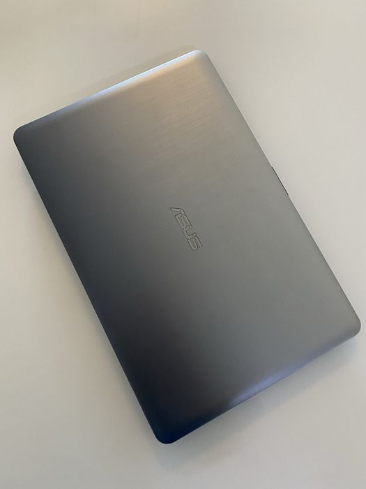 Portátil Asus i3