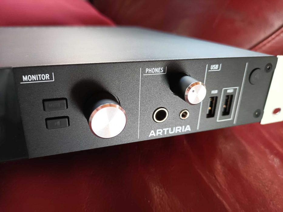 Interface Áudio Arturia 16Rig