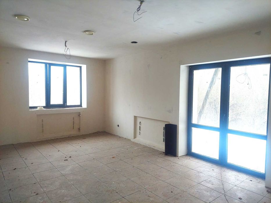 Комплекс с.Залізня 1,85га + 2 будівлі