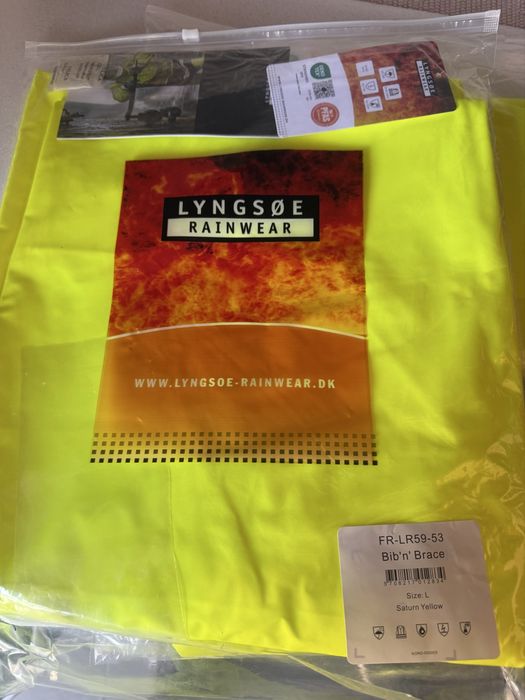 Fato impermeável, alta visiblidade e resistente a fogo