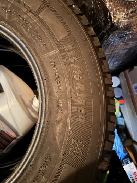 Pneus MICHELIN 225/75 R16 CP