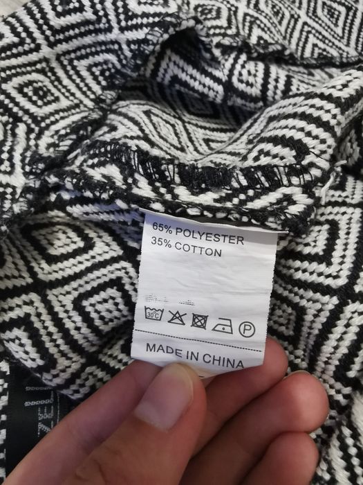 Spódnica mini w symetryczny wzór rozmiar XL