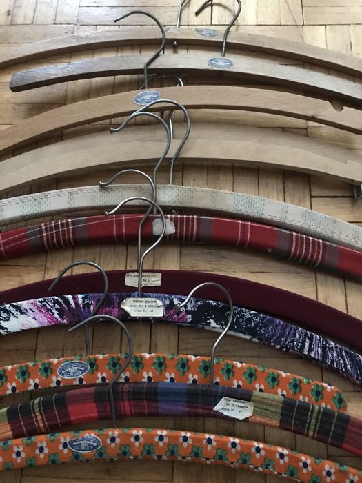 Drewniane wieszaki - kolekcja.