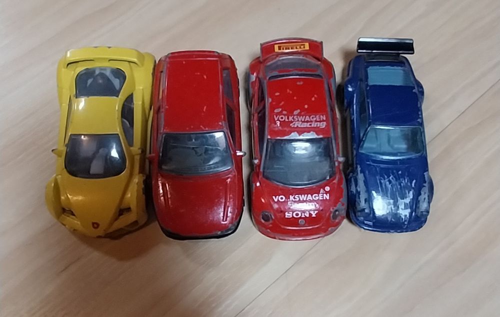 Lote de 4 miniaturas em escala 1/43