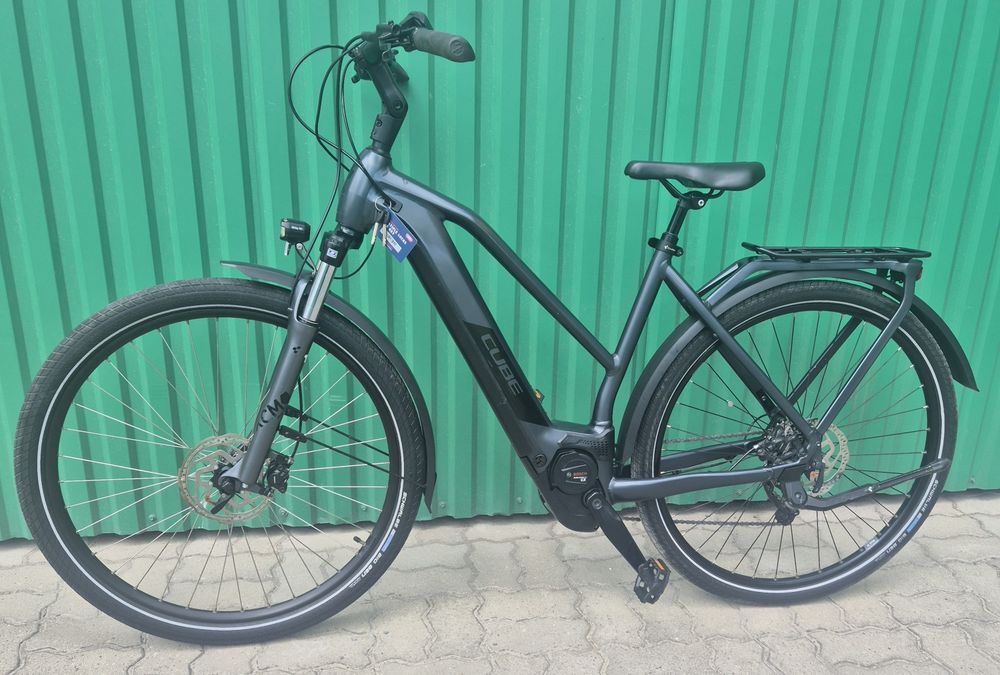 Rower damski miejscki trekking CUBE KATHMANDU ON1 Bosch CX nowy silnik