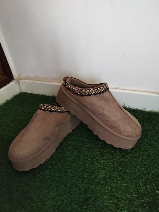 Pantufas  em castanho